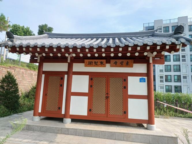 동망봉 산신각(2023년 8월 15일 촬영)