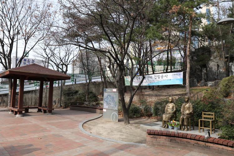 위안부소녀상이 세워진 가로공원 ⓒ 성북마을아카이브