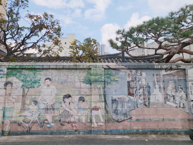 성북동주민센터.동구고 정류장 벽화 (2023.10.23. 촬영)