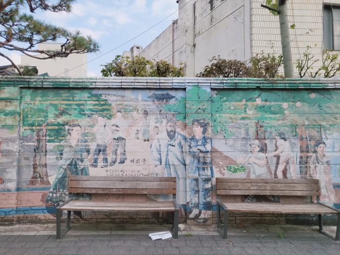 성북동주민센터.동구고 정류장 벽화 (2023.10.23. 촬영)