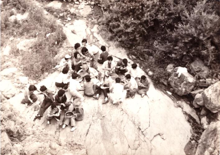 1970년대 초, 동네에서 주민들과의 모임(Ⓒ 우덕수)