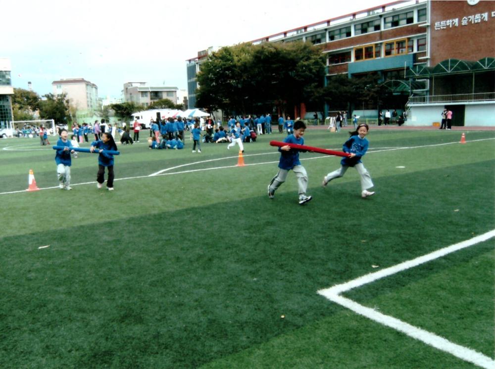 제1회 성북구 민간기록물 수집 공모전_성북구 숭곡초등학교에서 "함께 크는 아이들" 행사(1)