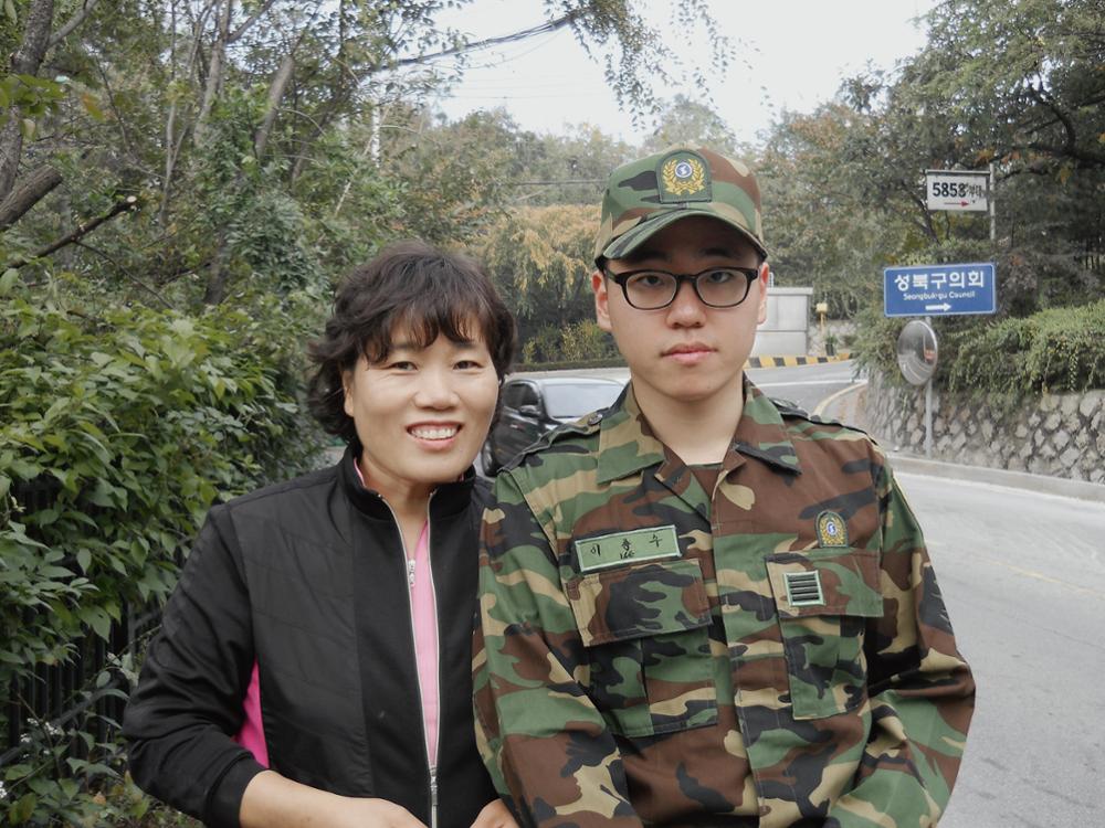 제1회 성북구 민간기록물 수집 공모전_전역하는 날 촬영한 사진(1)