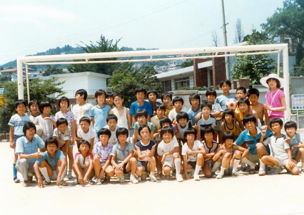 제1회 성북구 민간기록물 수집 공모전_1980년대 성북교회 주일학교 체육활동