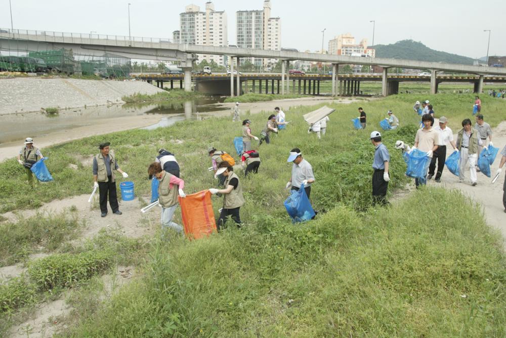 2004 환경의날 중랑천 정화활동 (2)