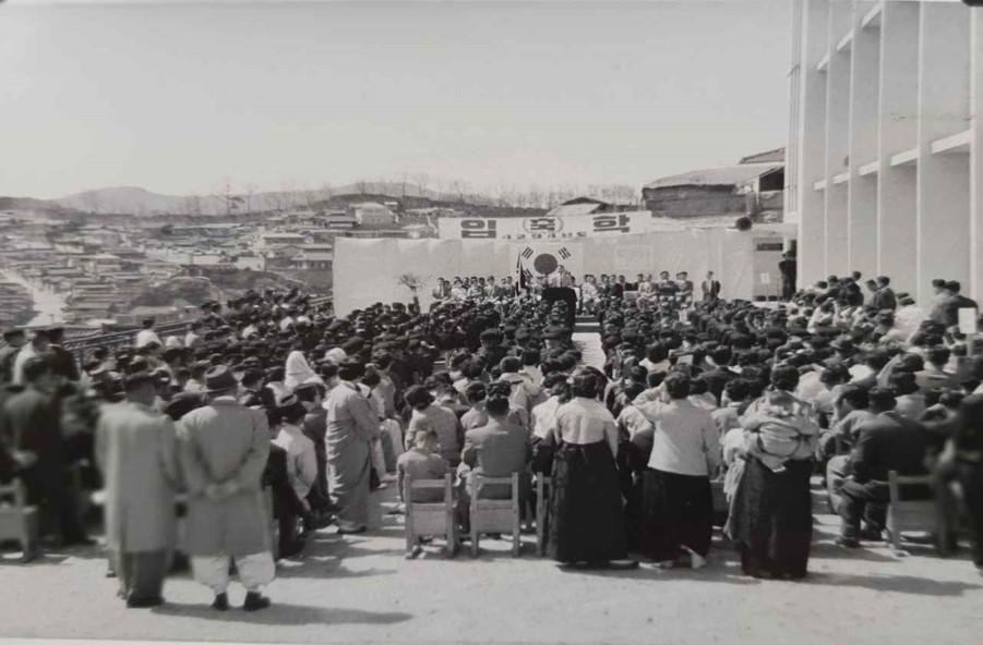 제2회 성북구 민간기록물 수집 공모전_1961년 삼선중학교 입학식(1)