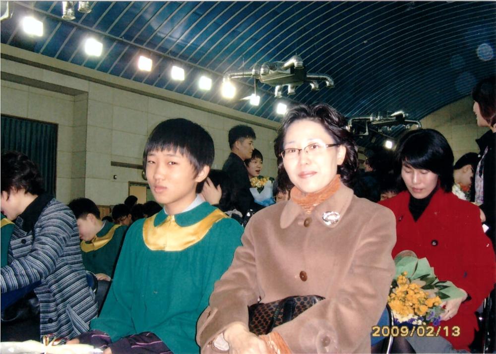 제2회 성북구 민간기록물 수집 공모전_2008학년도 우촌초등학교 졸업식 사진(2)