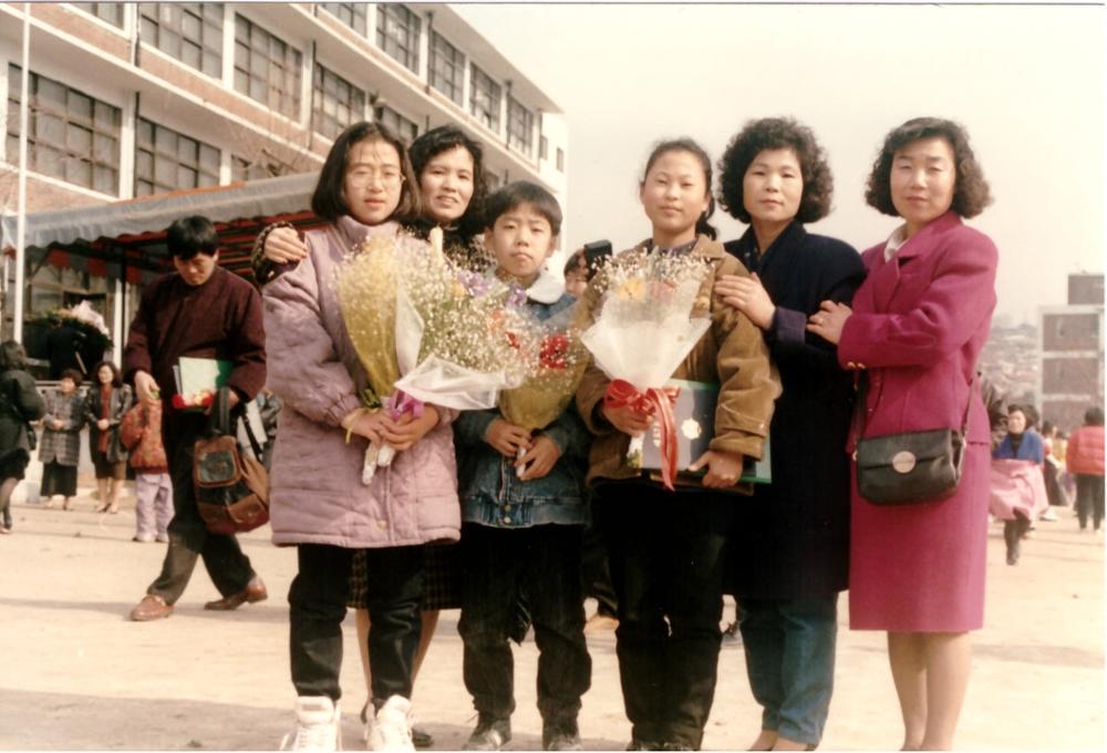 제2회 성북구 민간기록물 수집 공모전_1993년 숭인초등학교 졸업식 사진(1)