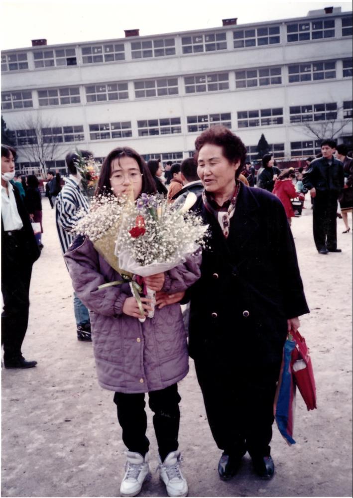 제2회 성북구 민간기록물 수집 공모전_1993년 숭인초등학교 졸업식 사진(2)