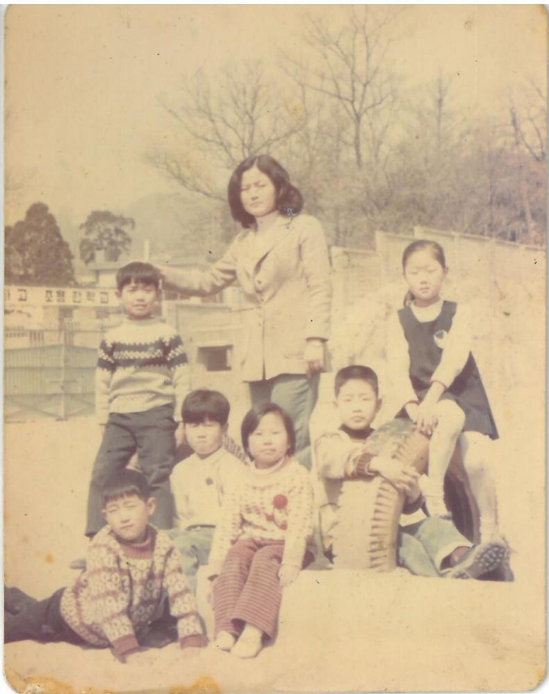 제2회 성북구 민간기록물 수집 공모전_1973년 성북국민학교 야외 사진 