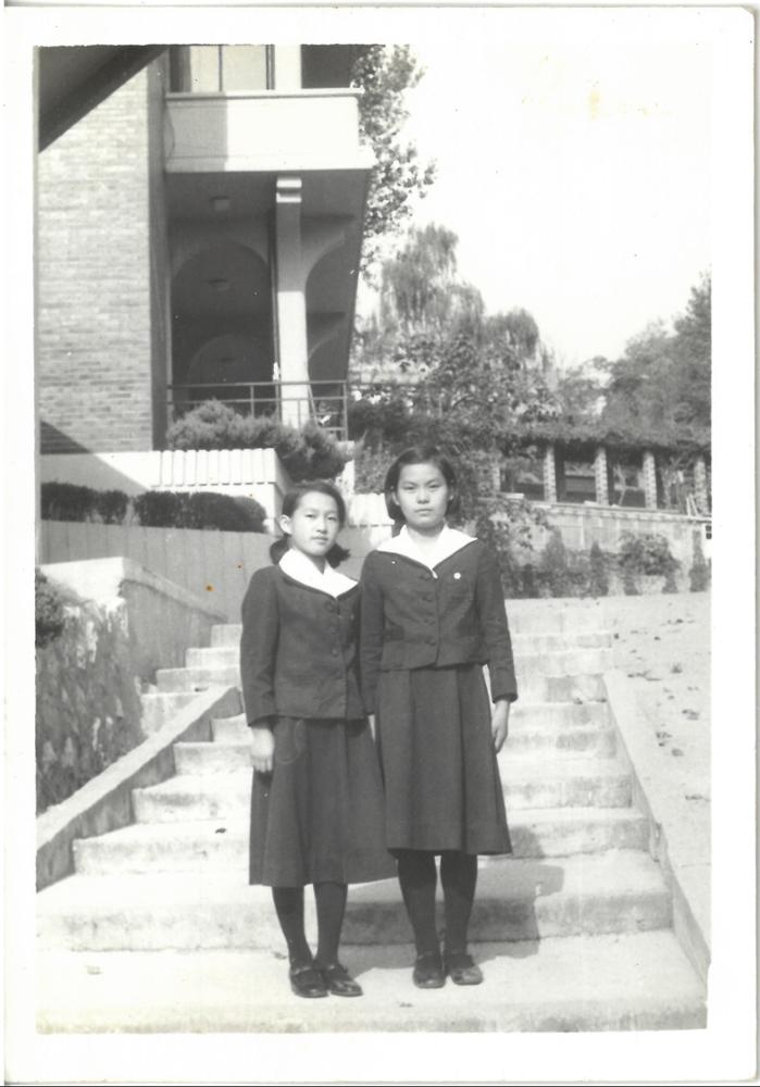 제2회 성북구 민간기록물 수집 공모전_1979년 동구여자중학교 교정 사진