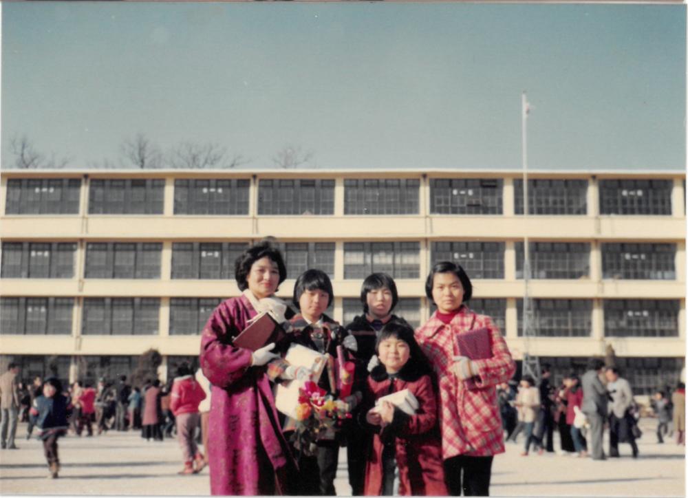 제2회 성북구 민간기록물 수집 공모전_ 1980년 성북국민학교 졸업식 사진