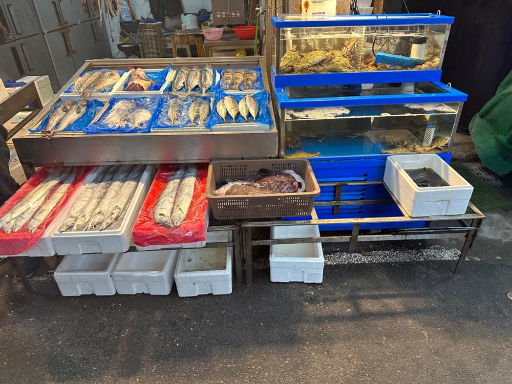 (돈암시장) 생선을 판매하고 있는 가판대