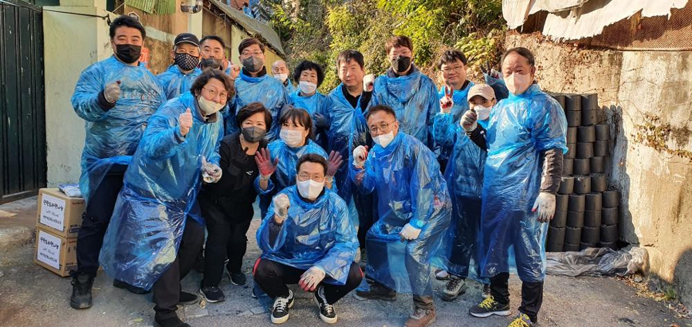 연탄배달 자원봉사자들