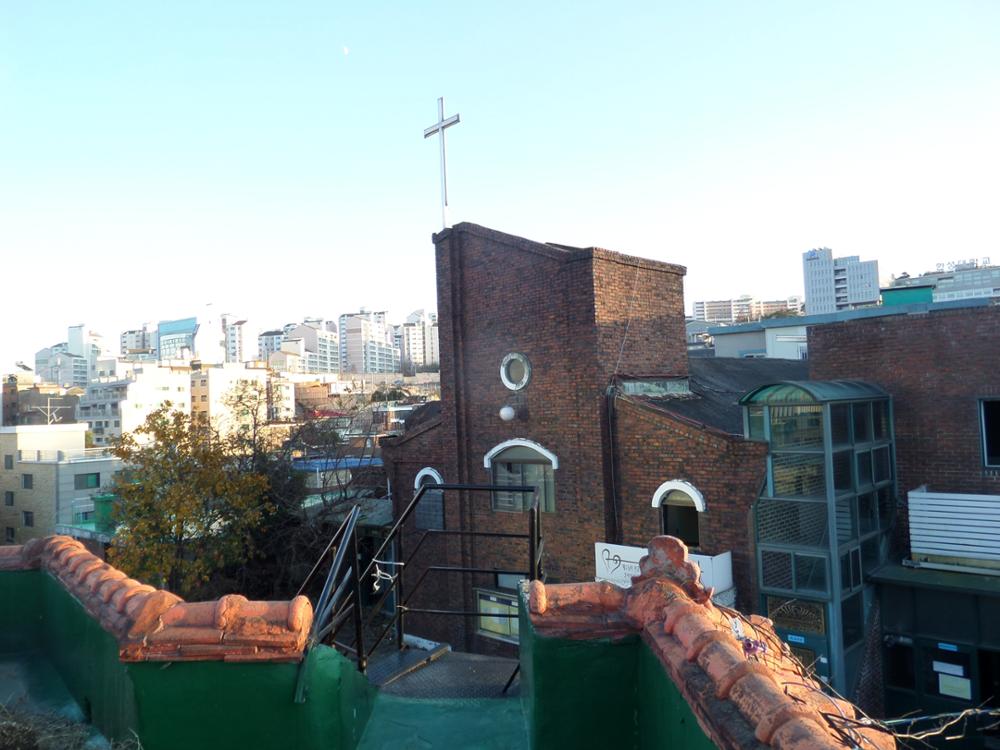 산언덕에 우뚝 솟은 예안교회