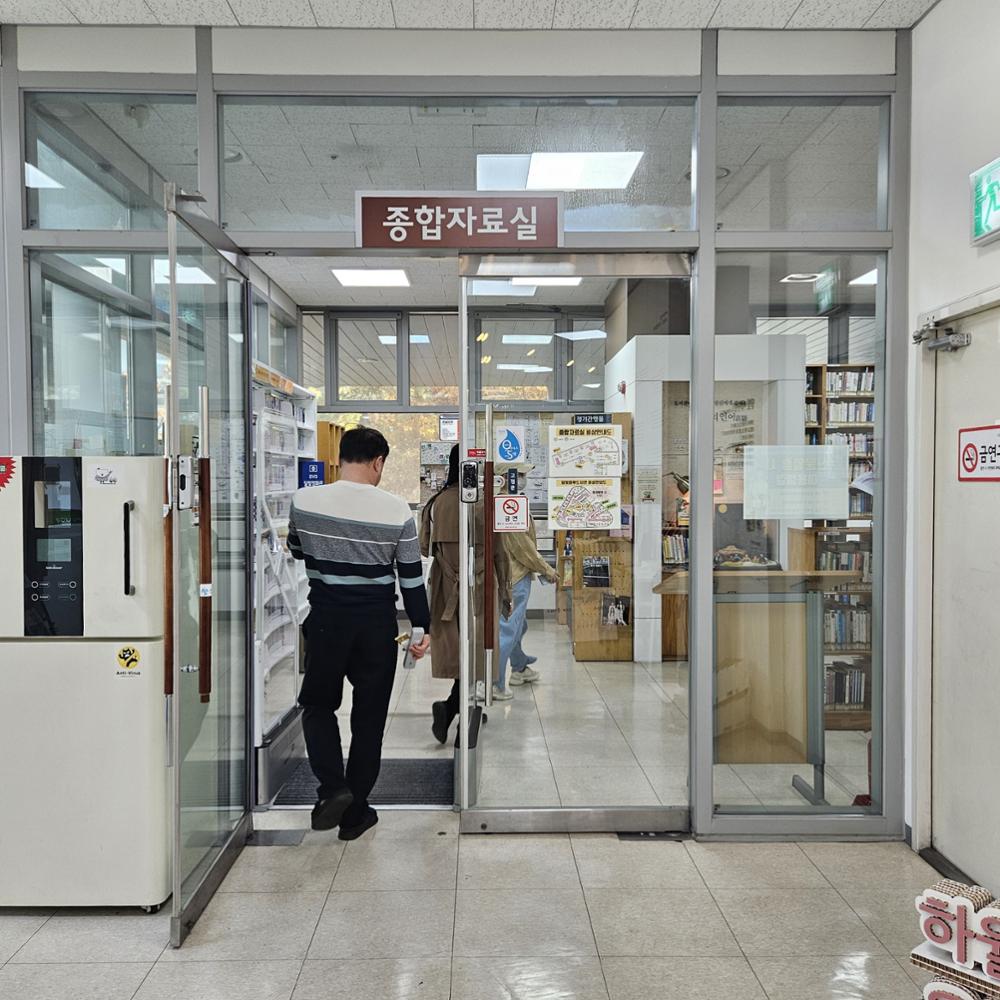 달빛마루도서관 로비(3)