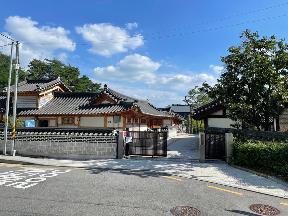 국민대학교 명원박물관 입구