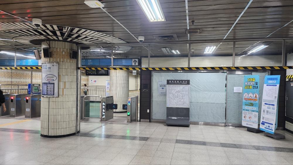 한성대입구역 개찰구