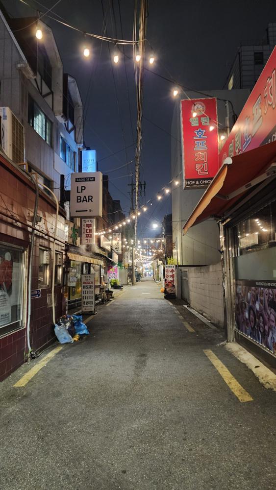 한성대입구역 골목상권 안쪽 풍경