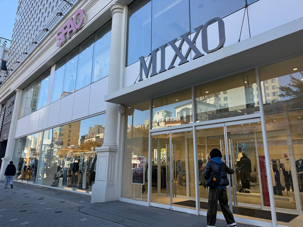 유타몰 1층 옷가게 입구