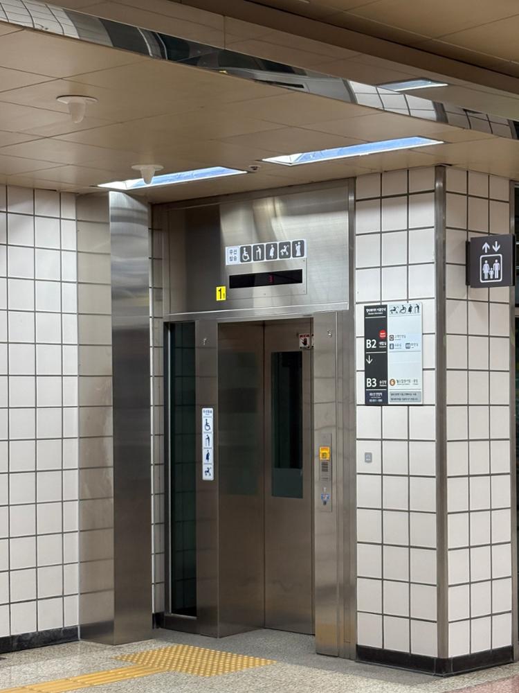 안암역 B2 대합실-B3 승강장 연결 엘리베이터