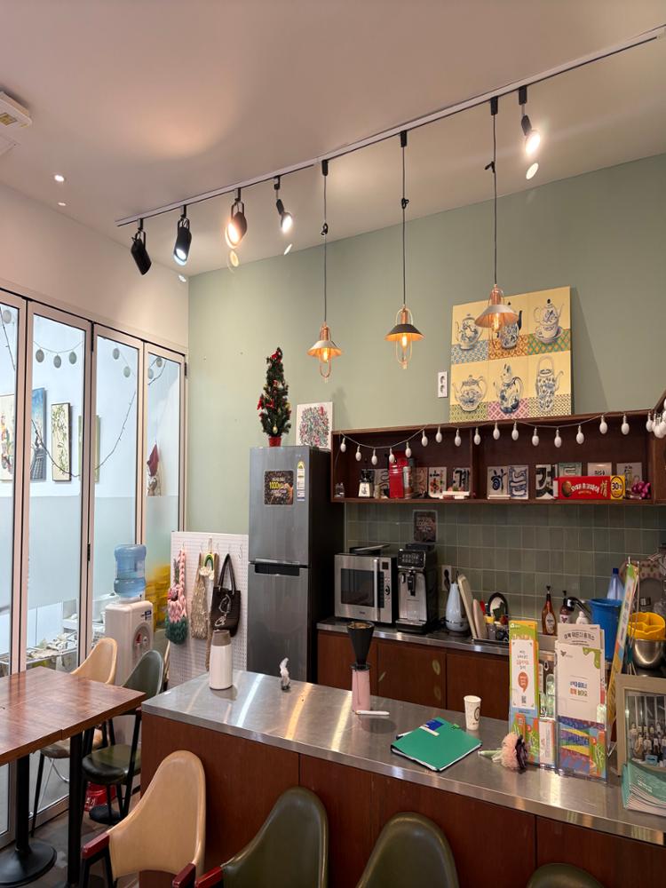 길음아지트 카페 공간