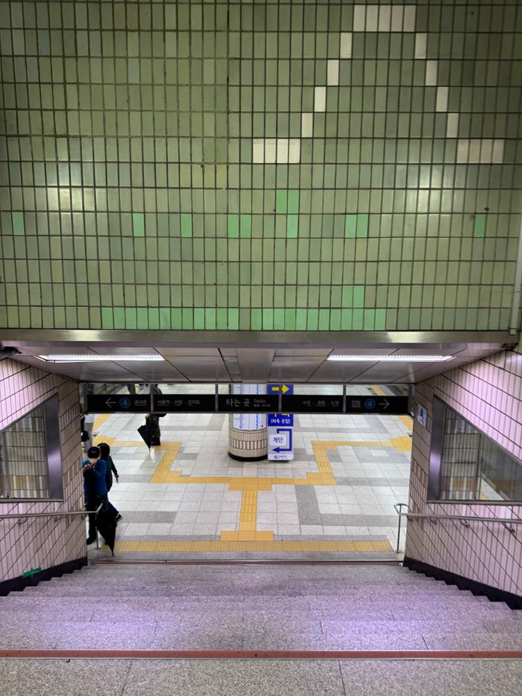 길음역 역사 내 섬식 승강장