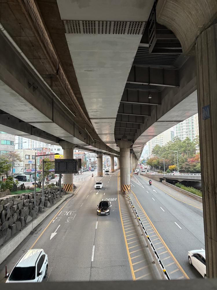 내부순환도로 밑 도로