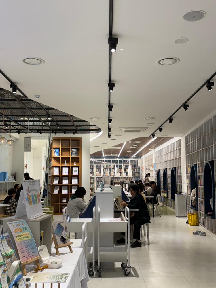 서울·성북 미디어문화마루 글빛도서관 1층