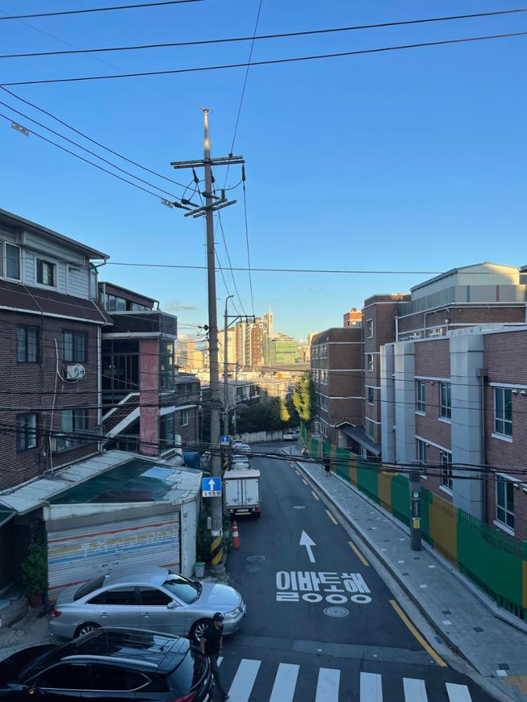 상월곡역 인근 경사로에서 바라본 골목길