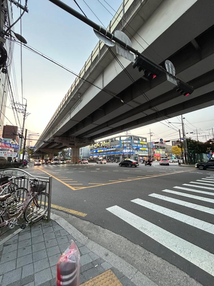 돌곶이역 출구 앞 사거리 전경