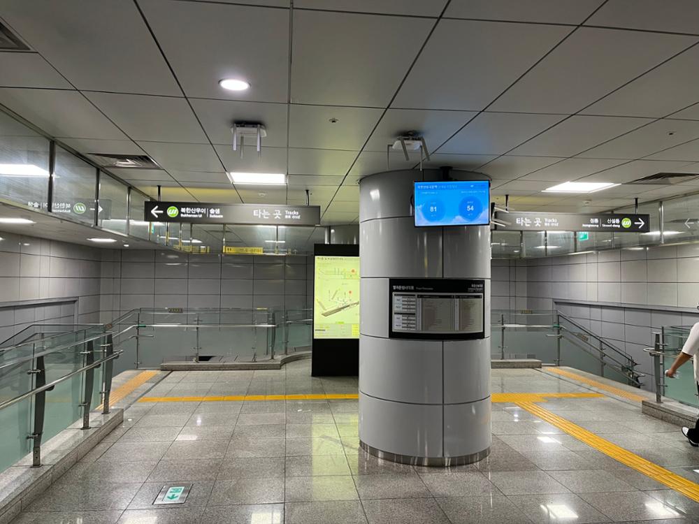 북한산보국문역  대합실