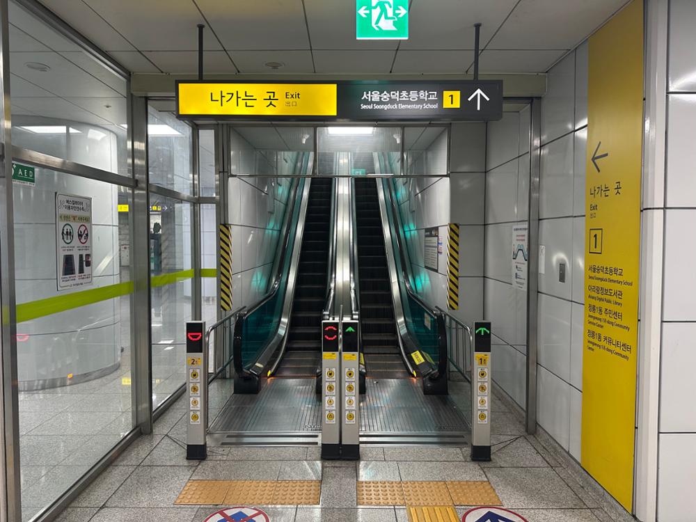 정릉역 1번출구 에스컬레이터 