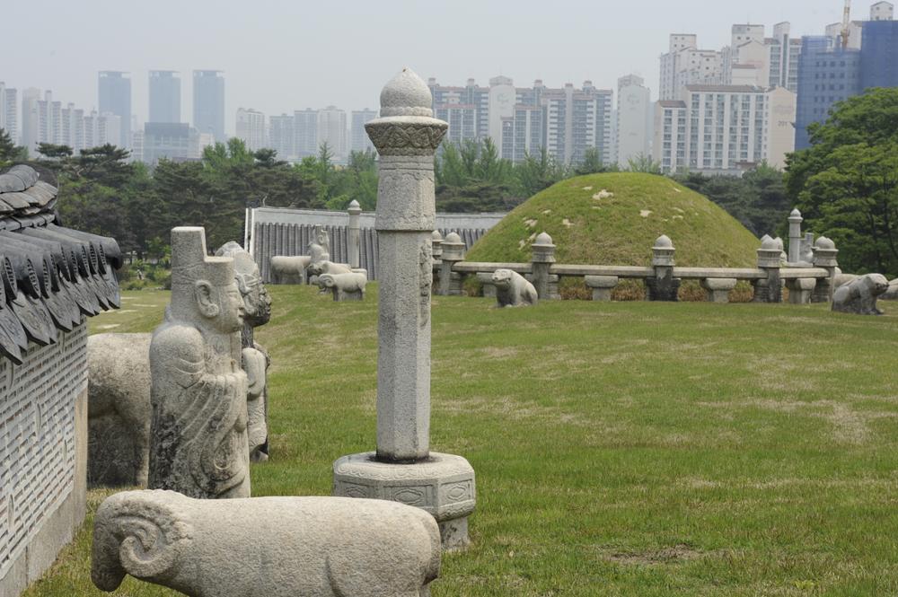 의릉 경종 석물과 선의왕후 어씨 봉분