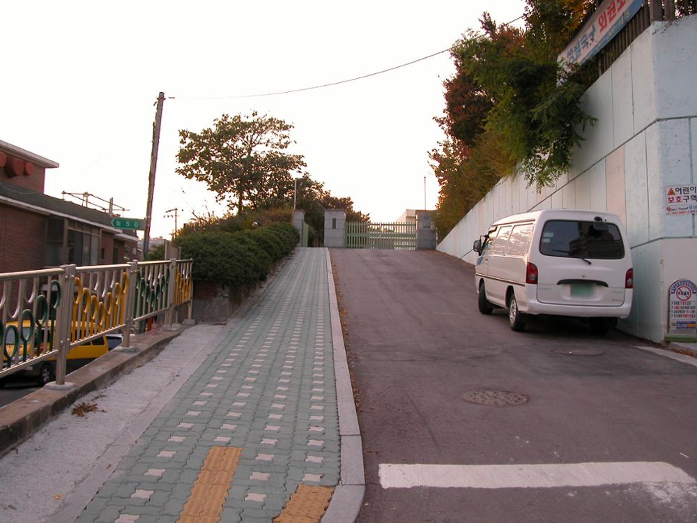[2004] 서울정수초등학교 정문으로 가는 길