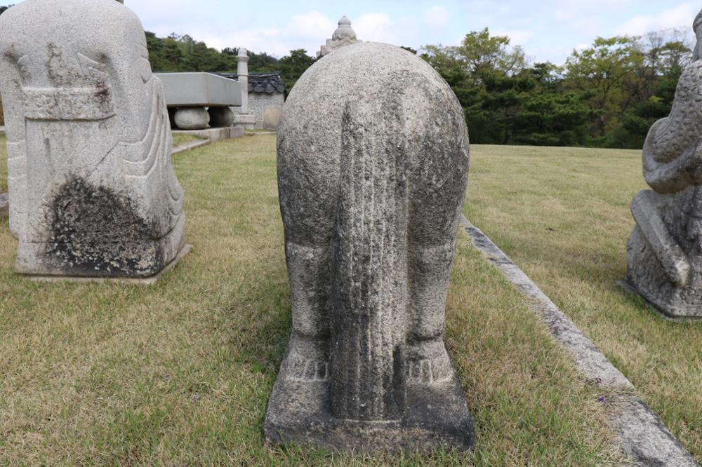 의릉 경종 석마2(좌) 뒷면