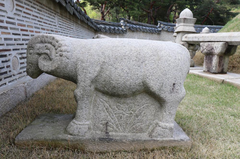 의릉 경종 석양1(좌) 우측면