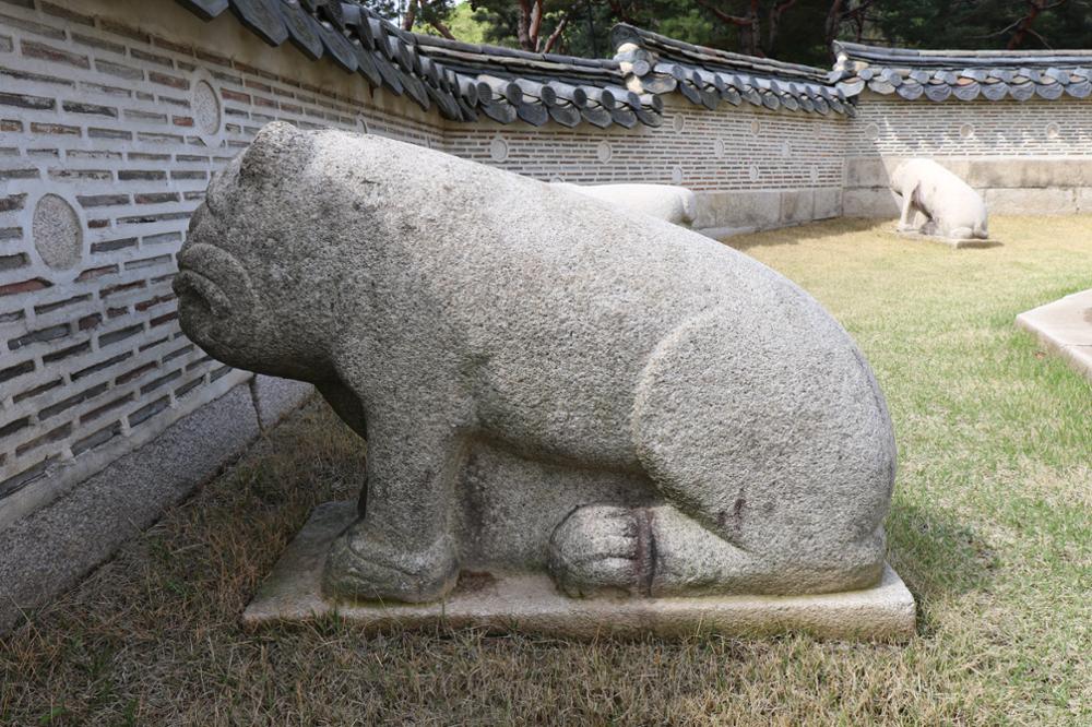 의릉 경종 석호1(좌) 우측면