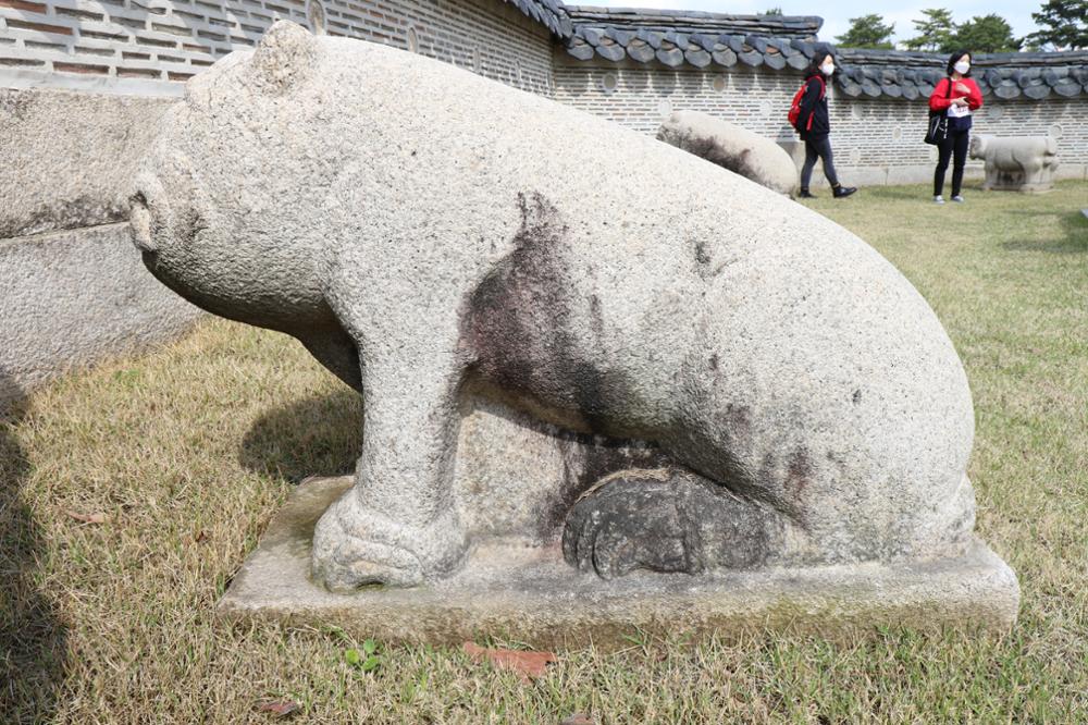 의릉 경종 석호2(좌) 우측면