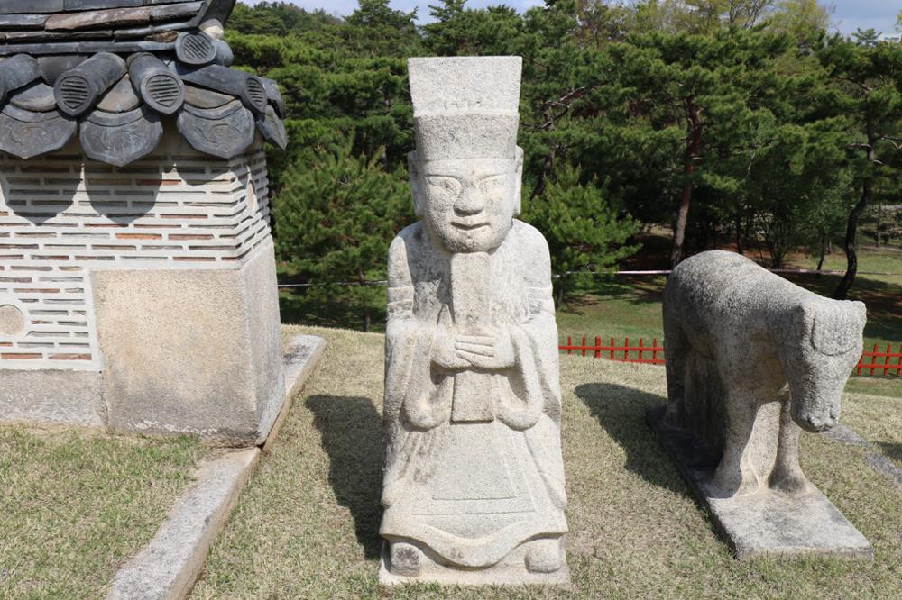 의릉 경종 문석인(우) 앞면