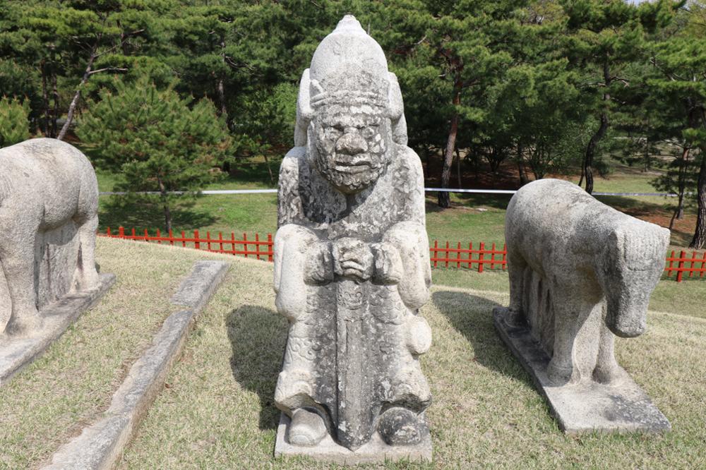 의릉 경종 무석인(우) 앞면