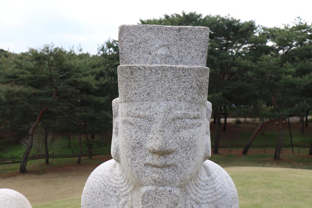 의릉 선의왕후 문석인(좌) 얼굴