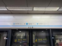 길음역 미아사거리 방면 승강장 입구