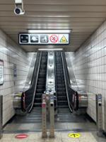 고려대역 4번 출구 에스컬레이터