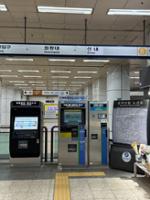 고려대역 개찰구 옆 교통카드 발매 및 충전기와 광역전철 노선도