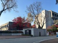 한국국방연구원 건물 (정문 측면)