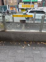 보문역 1번출구 옆 환풍구