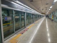 보문역 6호선 승강장 게이트