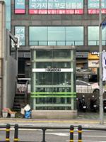 북한산보국문역 1번 출구 인근 엘리베이터 외부