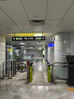 북한산보국문역의 일반 개찰구와 교통약자 개찰구 모습